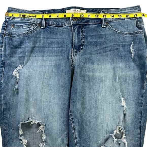 Torrid Boyfriend Jeans Women Ripped Distressed Frayed Hems Stone Wash Crop Denim - Picture 9 of 15